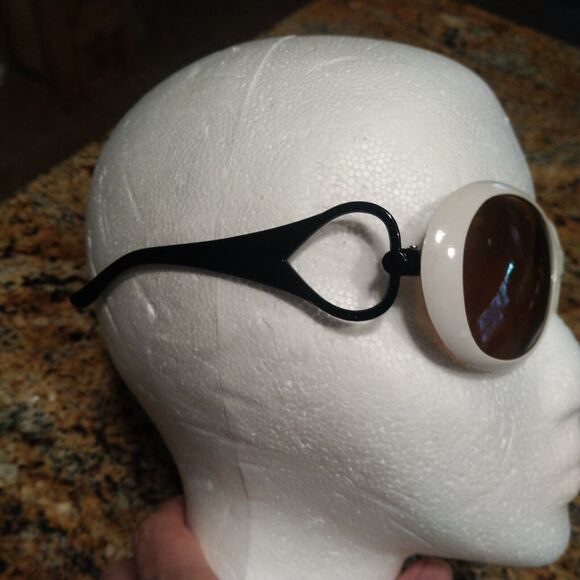 Womens Sunglass Oval White Silver Plastic Amber Lens CUTE!! main image 4